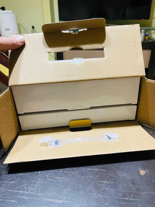 Kit interfon video Vimar K40910 camera gri și monitor alb