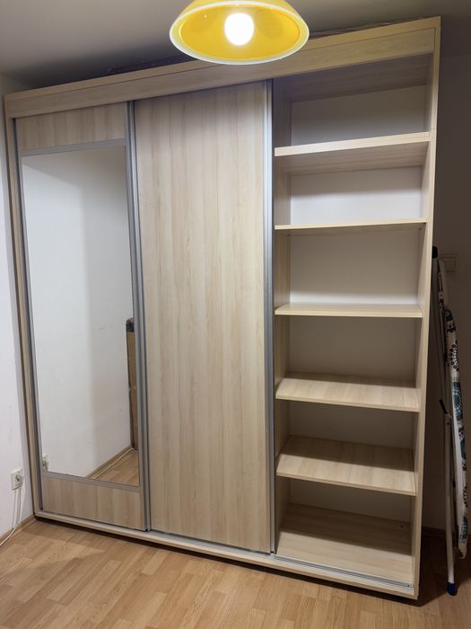 Dulap 211 lungime, 58.5 adancime, 237 inaltime