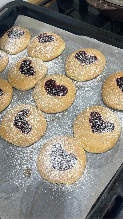 Бауырсаки, торты, пироги, чайный стол