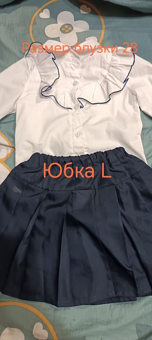 Отдам на девочку школьные вещи