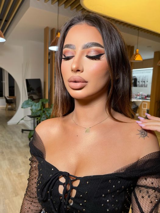 Predau cursuri makeup