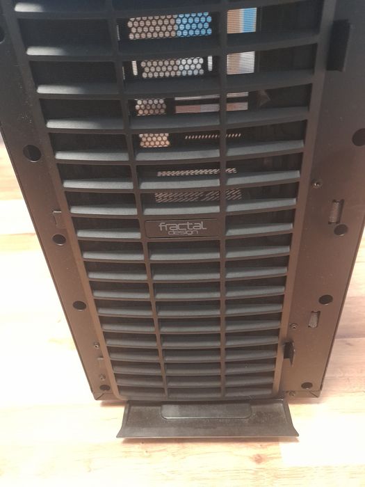 Кутия от настолен компютър