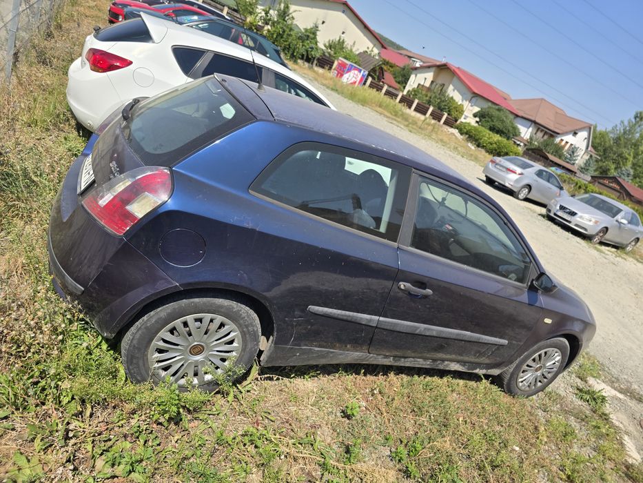 Fiat Stilo an 2004, 1.2 16v motor defect si rugina la praguri