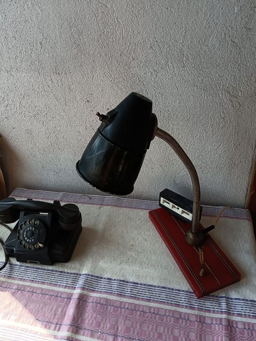 Продам лампу настольную.