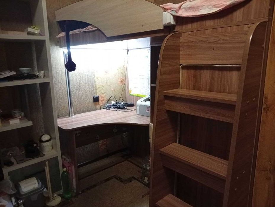 Продается кровать чердак .