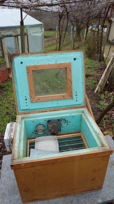 Инкубатор за птичи яйца