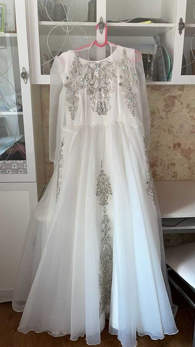 Платье на узату новое