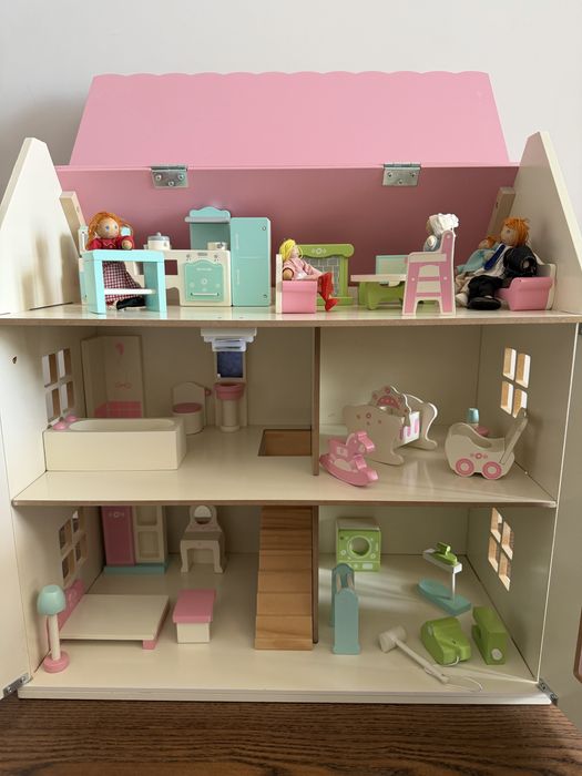 Голяма дървена къща за кукли George Home / ASDA + пълно обзавеждане и кукли