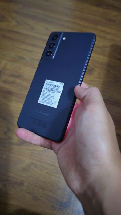 Продам Samsung s21 телефон