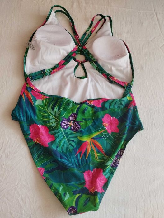 Нови цели бански и три долнища бански за 10лв.