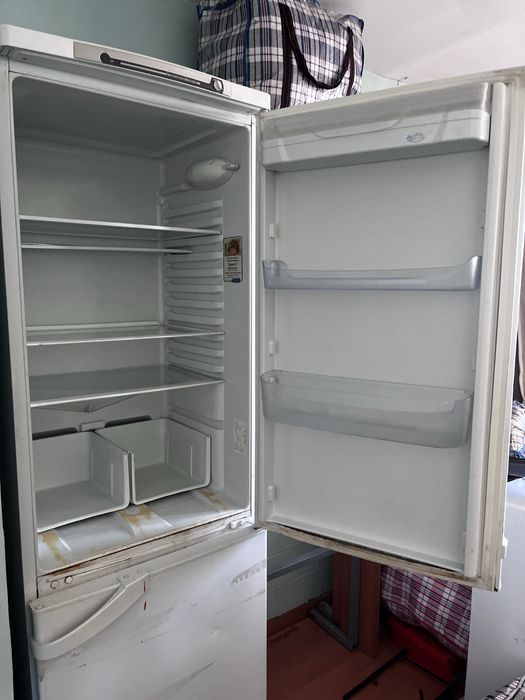 Холодильник Indesit
