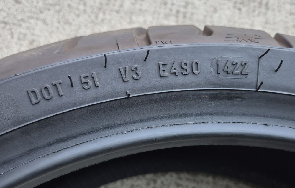 O bucată 190/50 R17 M/C 73W Metzeler Roadtec Z6 Steel Radial