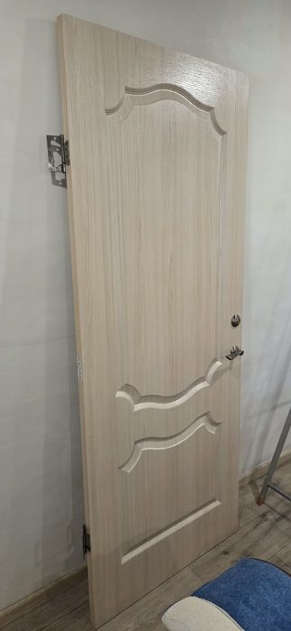 Продам двери ,ясень