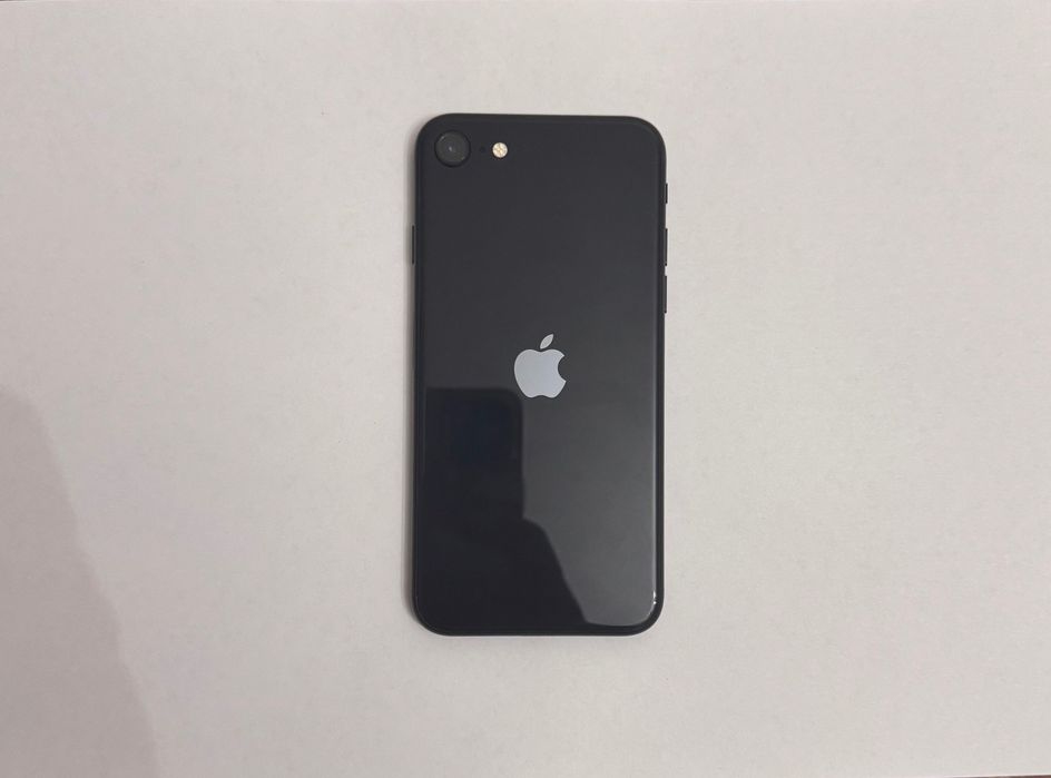 iPhone SE 3 midnight