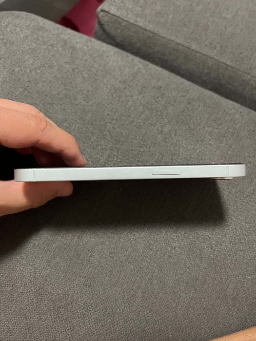 Продавам Iphone 16e