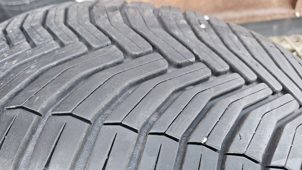 2бр гуми 215 60 17 дот 20 мишелин michelin