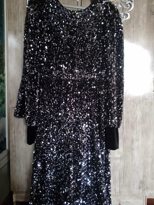 Koʻylaklar sotiladi ajoyib narhda sirochne sotiladi