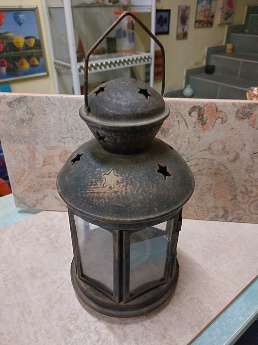 Старинен метален ретро бронзов фенер от Мароко.
