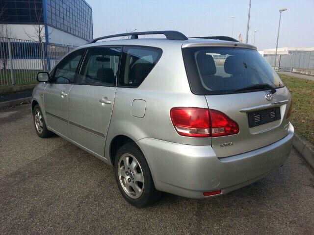 тойота авенсис версо 2,0 ди фор ди 116кс. 2004г. TOYOTA AVENSIS VERSO