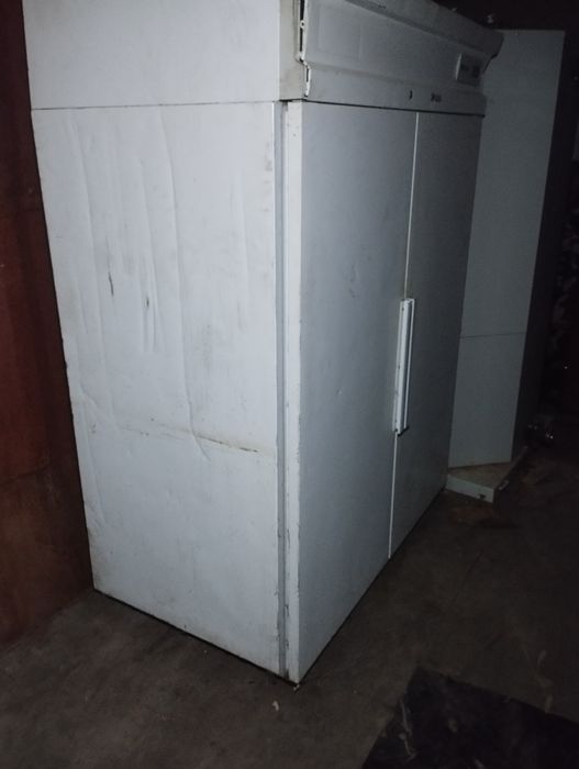 Холодильник большой