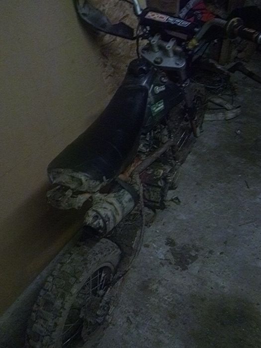 De vânzare un cross de teren și un scuter