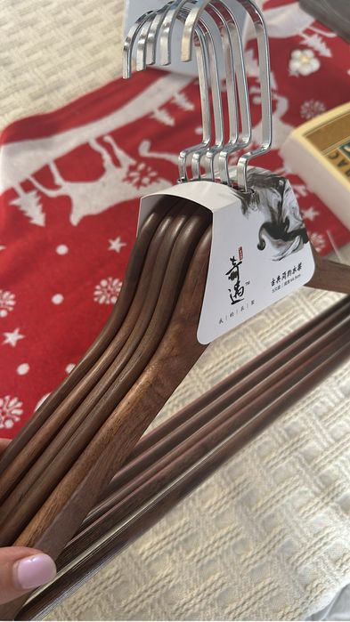 Продам вешалки комплекте 5 штук