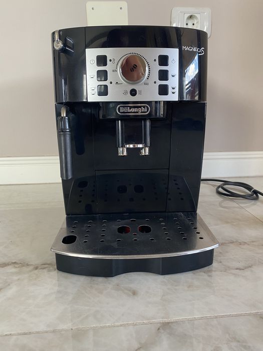 Aparat cafea -expresor Delonghi Magnifica S