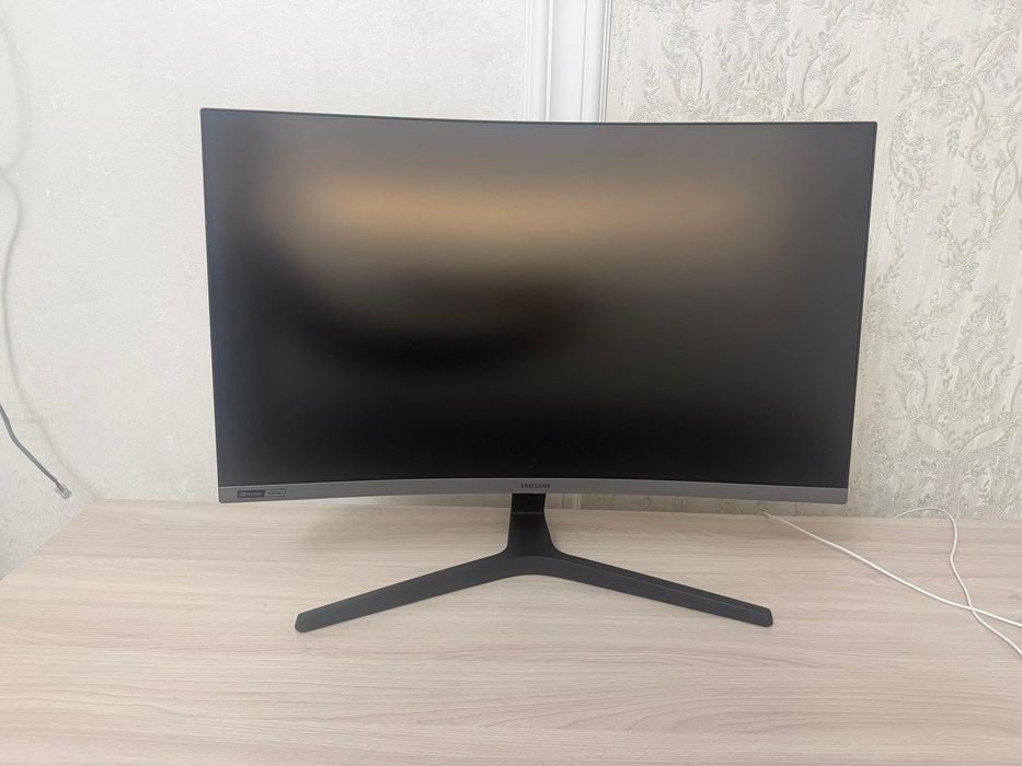 Монитор 240Hz Samsung 27” Curved для CS2 Valorant