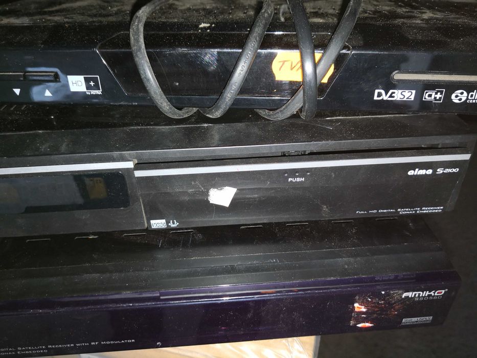 Vând receptoare satelit