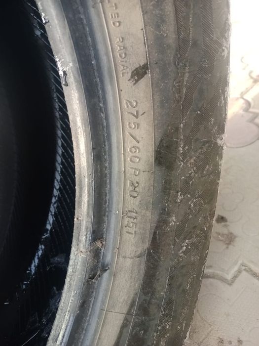 Продам зимнюю резину (шипы), бу в отличном состоянии, размер 275/60 Р2