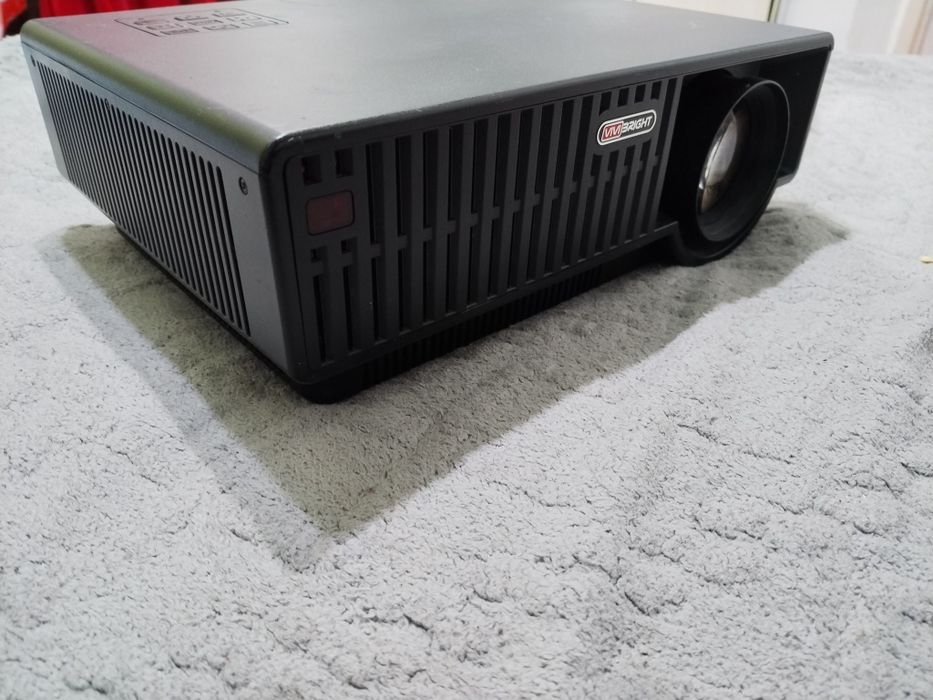 Проектор для домашнего кинотеатра