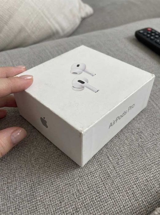 Airpods Pro 2 с USB-C кутия, шумопотискане, четири размера накрайници, документи и гаранция