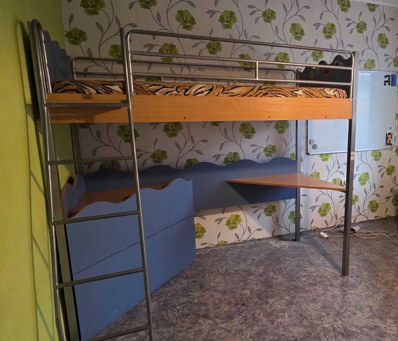 Детско двуетажно легло с ракла и плот-бюро