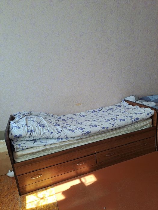 Два кровати в хорошем состоянии