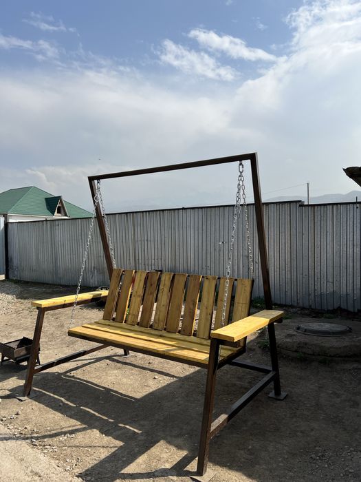 Качеля металическая дерево