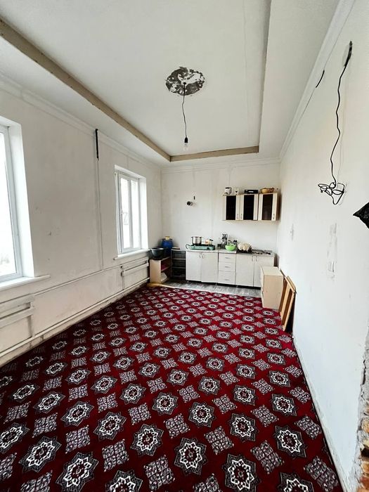 Жаи сатылады. Адрес жузим бак
10 хана
12 соток 
70% ремонт питкен 
Нег