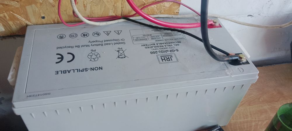Vând baterie 12 v 200 ah 10 hr