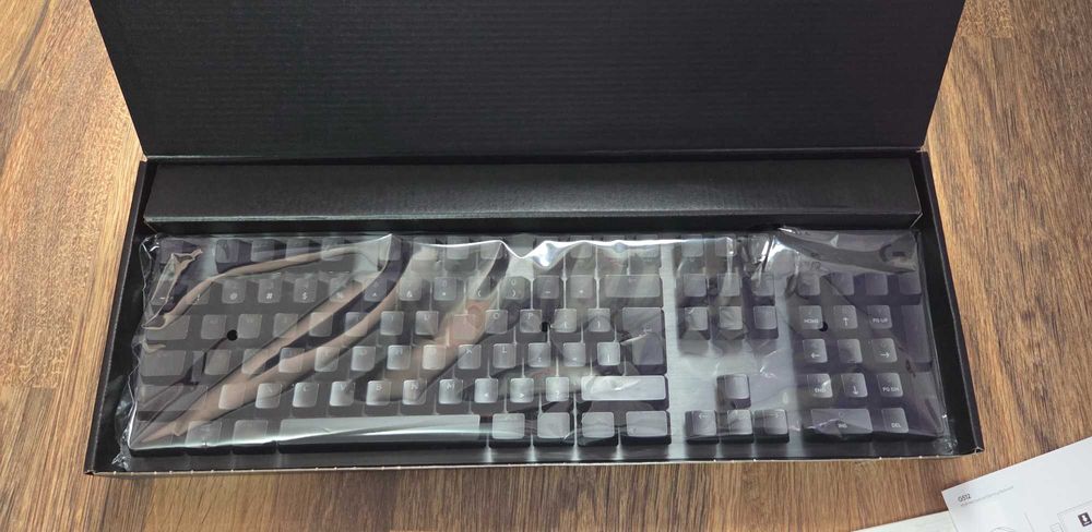 Клавиатура (Повредена/за Части): Logitech G512 Carbon GX Brown RGB