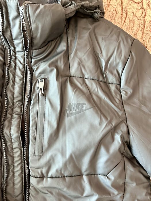 Продам куртку Nike