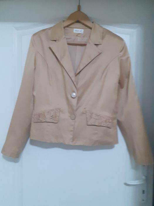 Дамски костюм ..