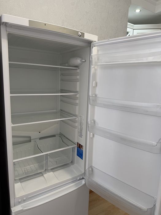 Холодильник Indesit