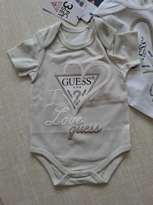 Нов бебешки комплект от 3 части Guess , 3-6 м