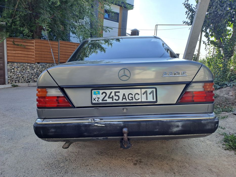 Mercedes 220E 2.2 механика.