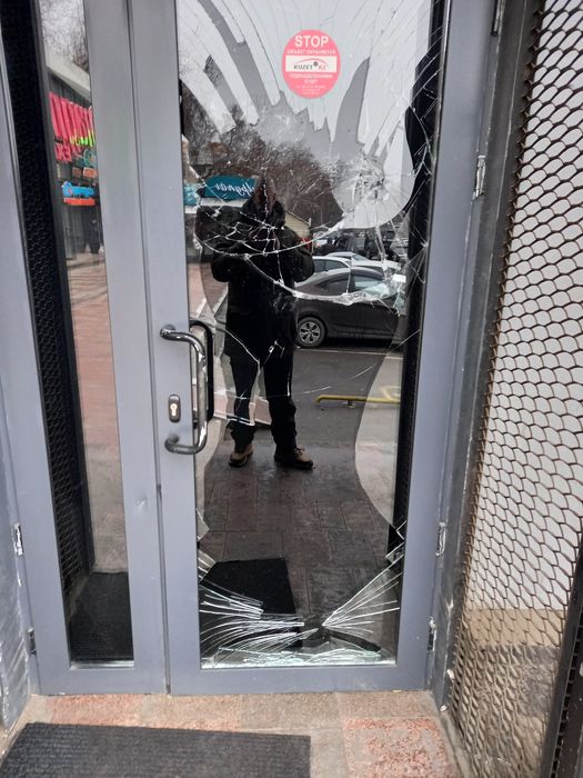 Ремонт алюминиевых дверей и окон.