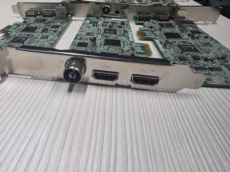 Vand Placa captura AVerMedia AVerTV CaptureHD H727 E 6 bucati