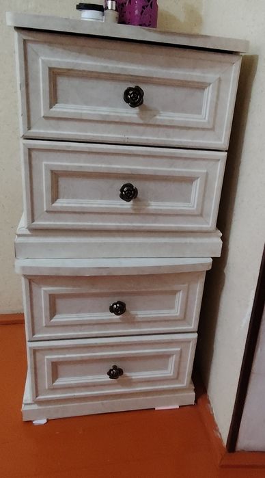 Продоется Шкаф, тумба