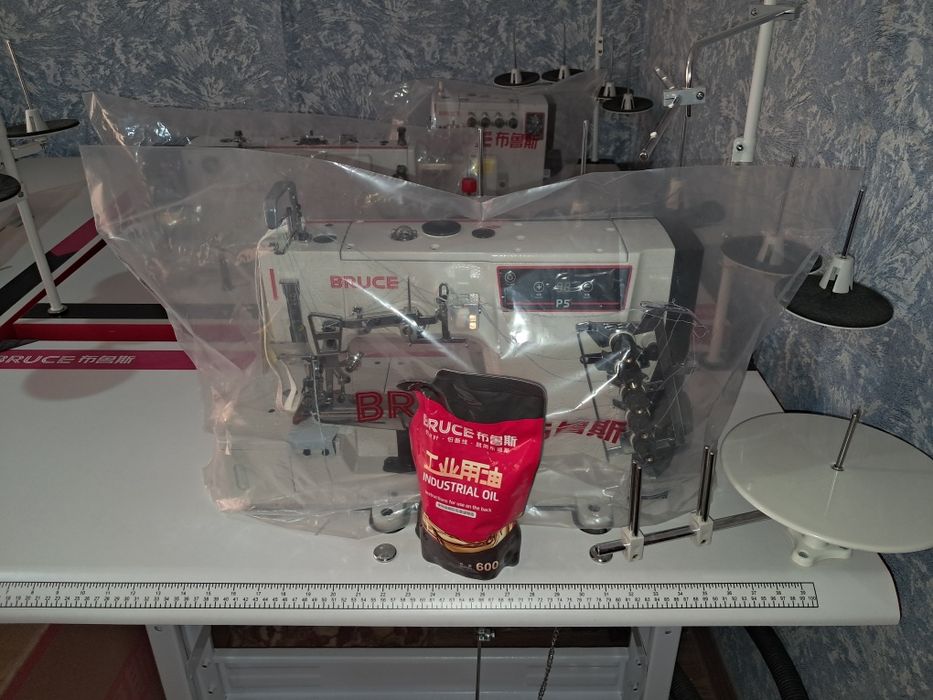 Швейная машина  совершенно новая не разу не использовала .