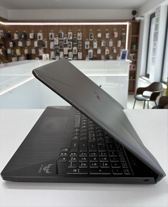 Asus TUF FX505DT | AMD Ryzen 5 3550H | 8GB RAM | 512GB SSD | 15.6"