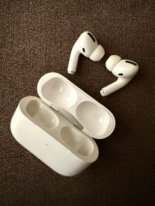 Apple Airpods Pro (1st Gen) с безжично MagSafe зареждане