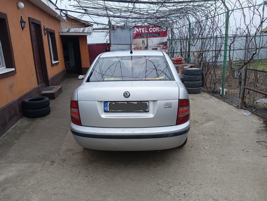 De vânzare SKODA Fabia dau la schimb pe un Logan